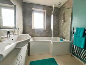 Bathroom - click for photo gallery